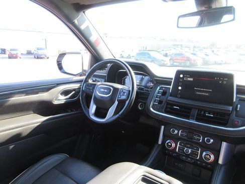 Certified 2022 GMC Yukon SLT w/ SLT Premium Package AWD/4WD image 27