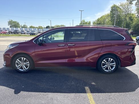 Used 2022 Toyota Sienna XSE w/ XSE Plus Package AWD/4WD image 1