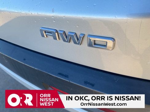 Used 2017 GMC Acadia SLT w/ LPO, Cargo Package image 11