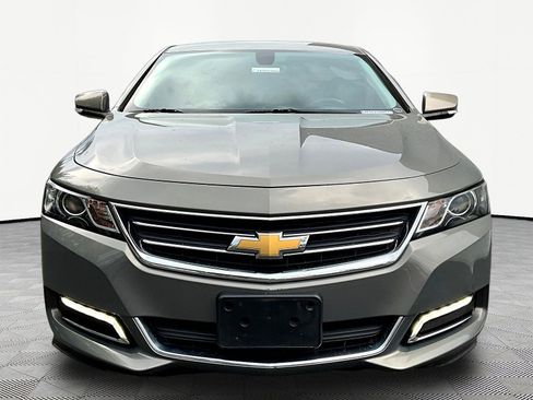 Used 2019 Chevrolet Impala LT FWD image 2
