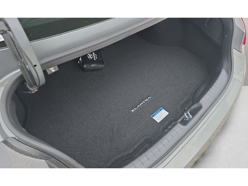 New 2026 Hyundai Elantra Limited FWD image 9