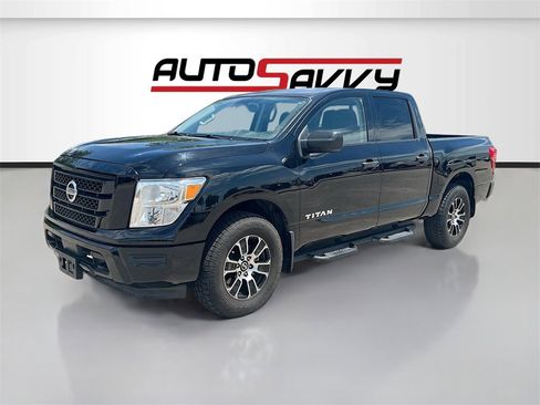 Used 2022 Nissan Titan SV w/ SV Convenience Package image 3