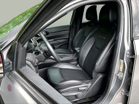 Used 2024 Jeep Compass Trailhawk AWD/4WD image 9