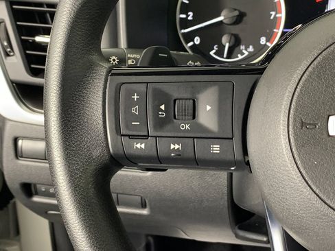 Used 2023 Nissan Rogue SV FWD image 18