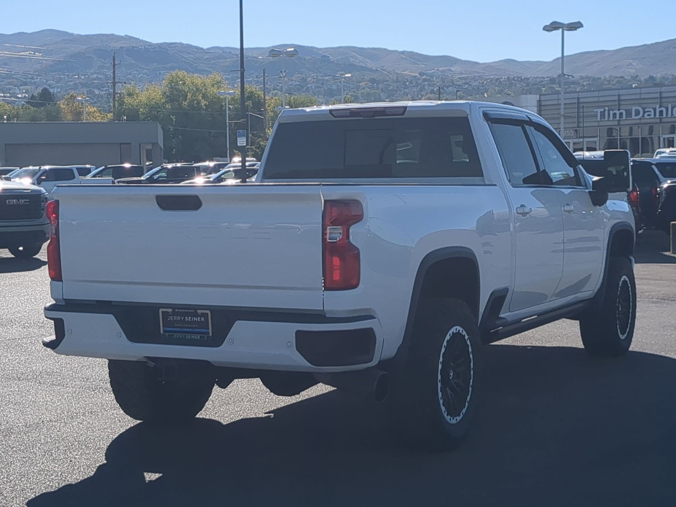 Used 2023 Chevrolet Silverado 3500 High Country w/ Z71 Off-Road Package AWD/4WD image 5