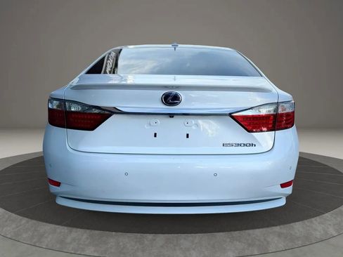 Used 2013 Lexus ES 300h w/ Luxury Pkg FWD image 9