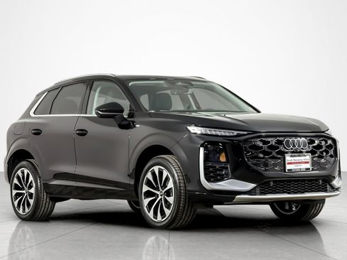 New 2026 Audi Q3 quattro 2.0T AWD/4WD image 2