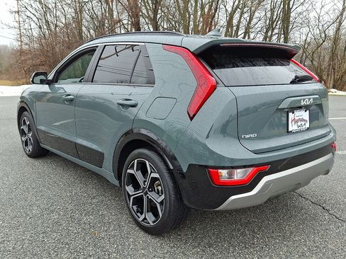 Used 2023 Kia Niro EX Touring image 4