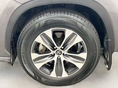 Used 2023 Toyota Highlander XLE FWD image 30