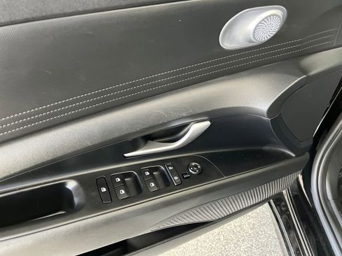 Used 2022 Hyundai Elantra Blue image 13