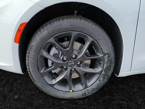New 2026 Chrysler Pacifica Limited AWD/4WD image 15