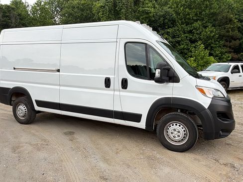 Used 2024 RAM ProMaster 2500 w/ Convenience Group FWD image 5