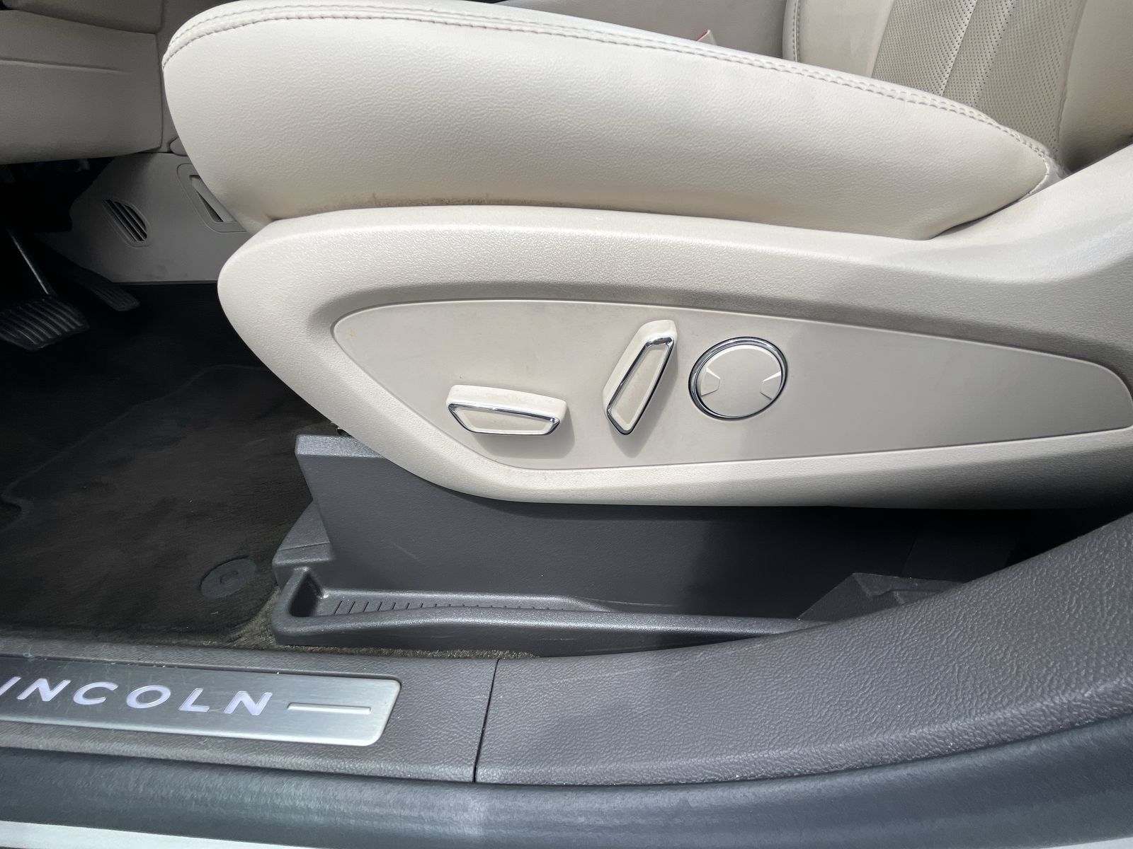 Used 2020 Lincoln Nautilus Reserve AWD/4WD image 16