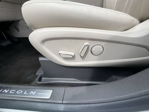 Used 2020 Lincoln Nautilus Reserve AWD/4WD image 16