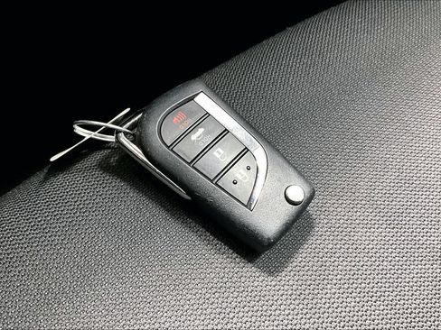 Used 2022 Toyota Corolla LE FWD image 12