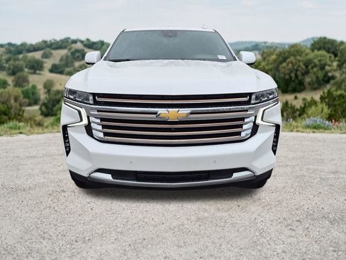 Used 2024 Chevrolet Tahoe High Country w/ Premium Package AWD/4WD image 2