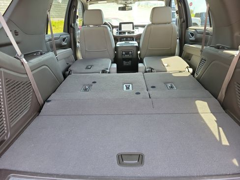 Used 2022 Chevrolet Tahoe Z71 w/ Luxury Package image 29