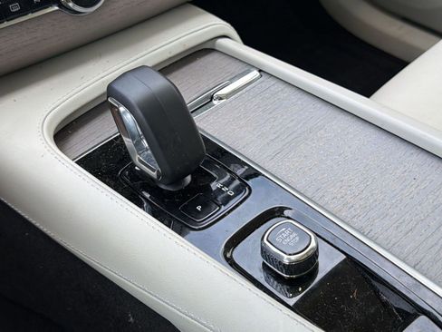 Certified 2024 Volvo XC90 B6 Plus w/ Protection Package Premier AWD/4WD image 16