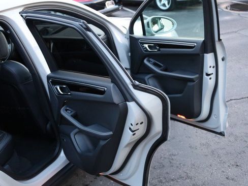 Used 2023 Porsche Macan S image 46