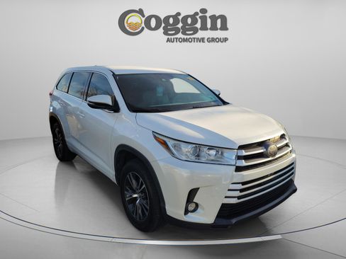 Used 2018 Toyota Highlander LE image 5