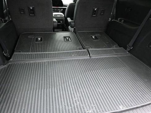 Used 2024 Chevrolet Traverse RS image 23