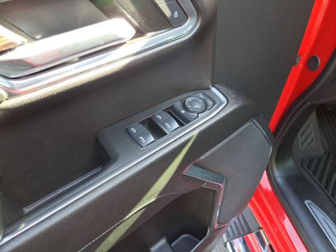 Used 2024 GMC Sierra 1500 SLE w/ Preferred Package image 16