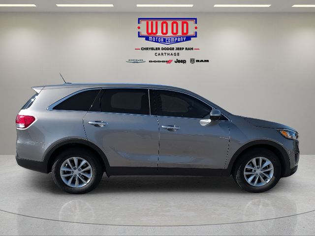 Used 2017 Kia Sorento L FWD image 2