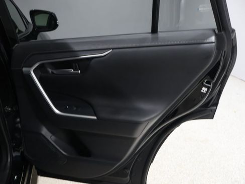 Used 2019 Toyota RAV4 Limited image 21