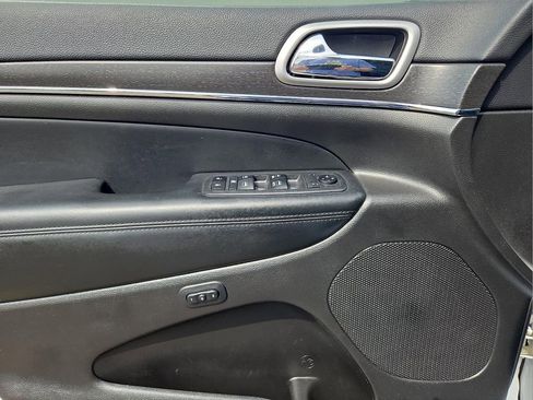 Used 2018 Jeep Grand Cherokee Limited image 12