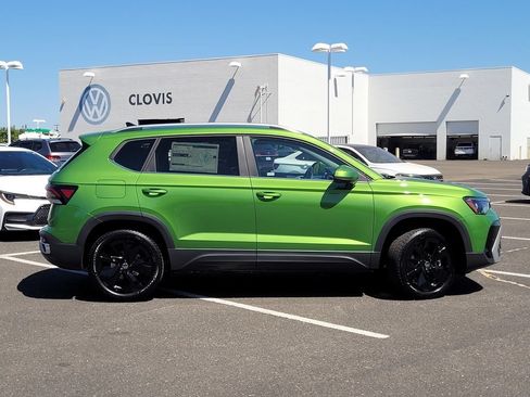 New 2026 Volkswagen Taos SE FWD image 5