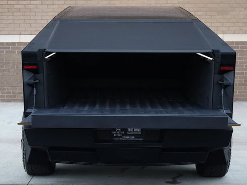 Used 2024 Tesla Cybertruck AWD Crew Cab image 10