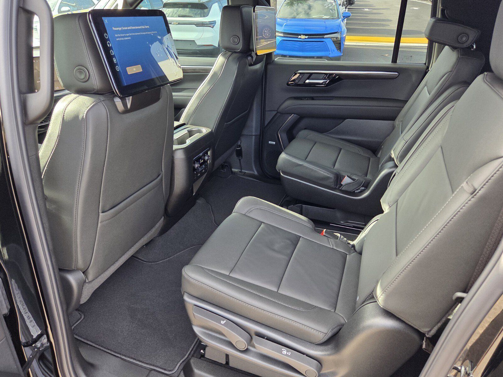 New 2026 Chevrolet Suburban Z71 w/ Z71 Off-Road Package AWD/4WD image 7