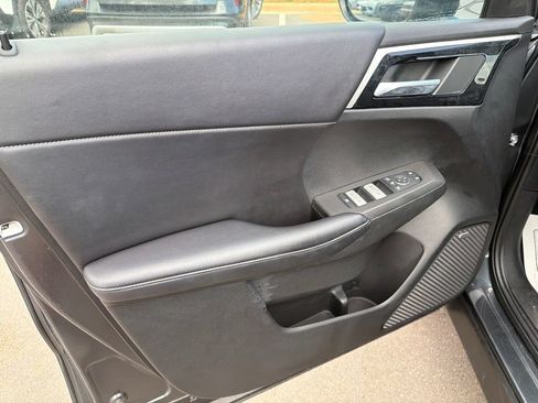 Used 2025 Mitsubishi Outlander SE FWD image 10