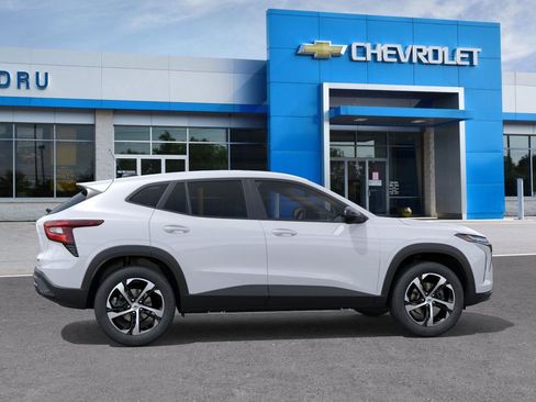 New 2026 Chevrolet Trax RS w/ Sunroof Package image 5