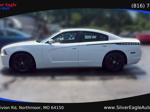 Used 2014 Dodge Charger SE w/ Comfort Seating Group RWD image 2