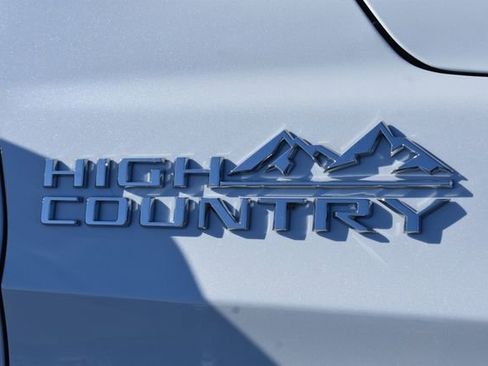 New 2026 Chevrolet Suburban High Country image 13
