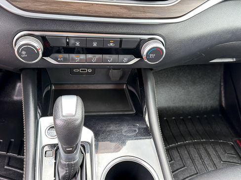 Used 2023 Nissan Altima 2.5 SV FWD image 14