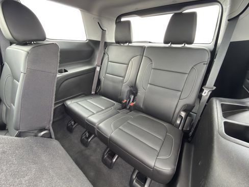 Used 2023 GMC Acadia SLT AWD/4WD image 15