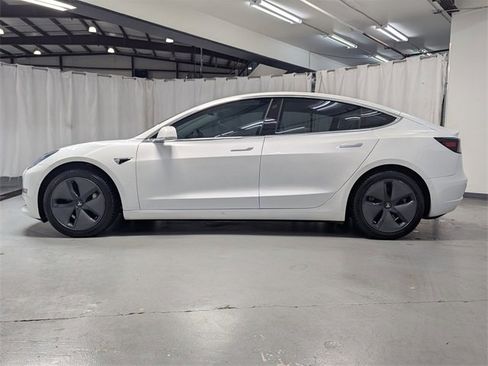 Used 2020 Tesla Model 3 Standard Range image 24