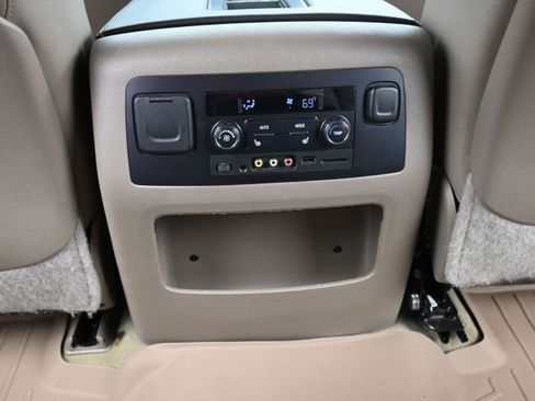 Used 2015 Chevrolet Tahoe LTZ RWD image 18