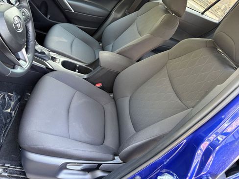 Used 2025 Toyota Corolla Cross LE image 30
