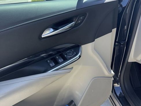 Used 2023 Cadillac XT4 Luxury image 2
