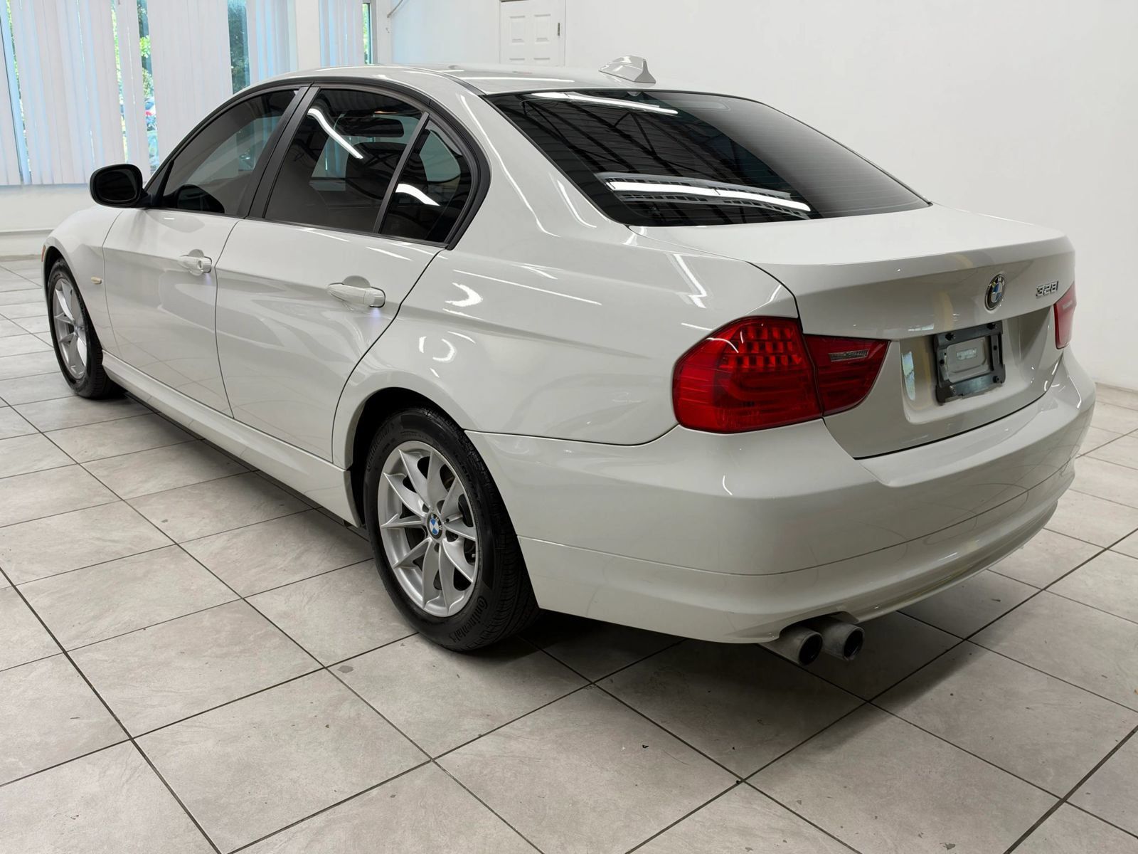 Used 2010 BMW 328i Sedan RWD image 7