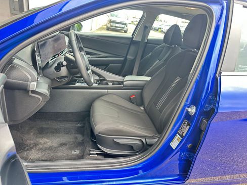 Used 2025 Hyundai Elantra SEL image 38