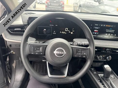 Certified 2025 Nissan Kicks SV AWD/4WD image 10