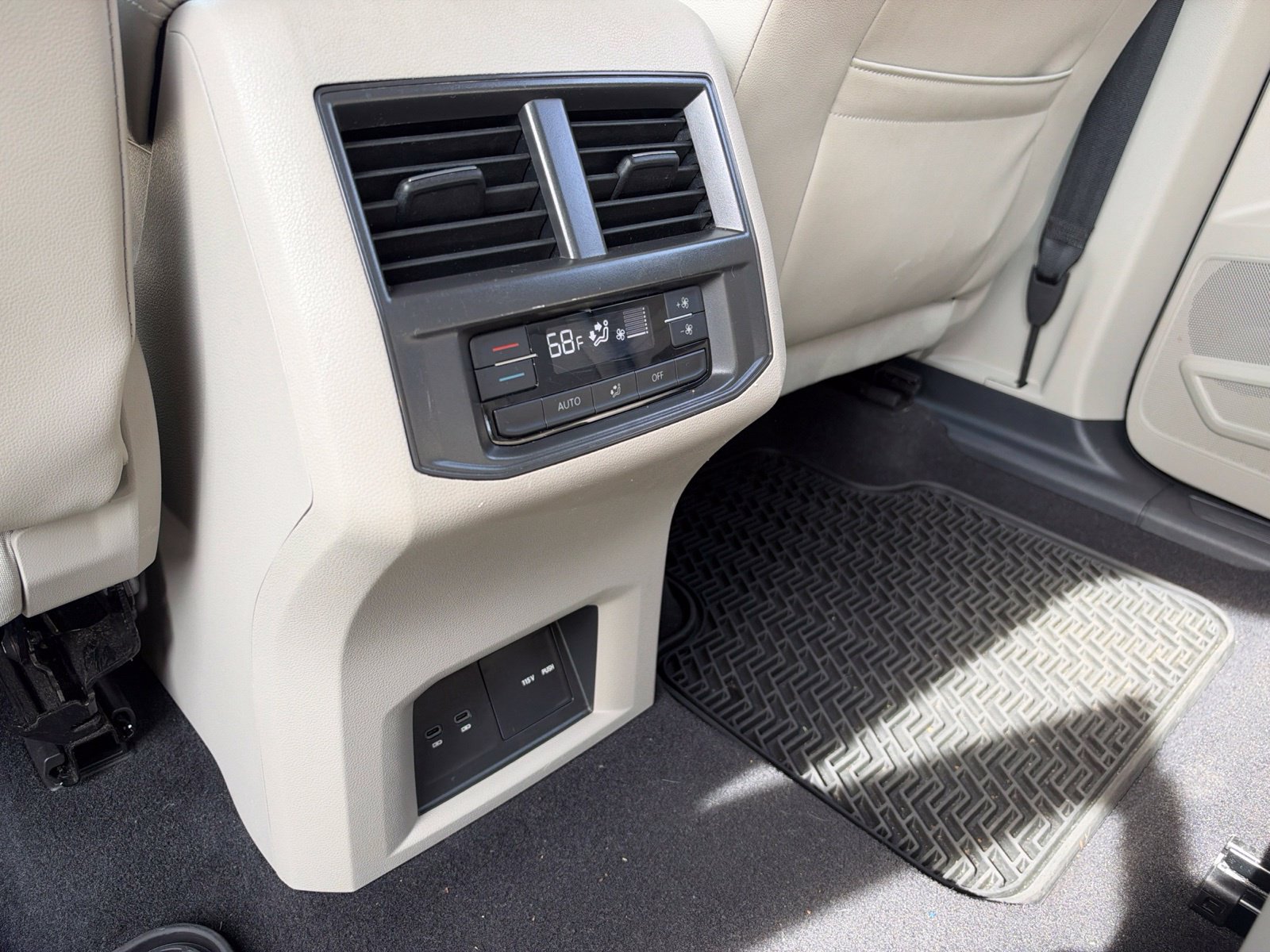 Used 2023 Volkswagen Atlas SE w/ Black Wheel Package FWD image 28