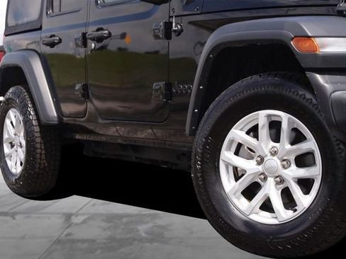 Used 2023 Jeep Wrangler Unlimited Sport AWD/4WD image 3