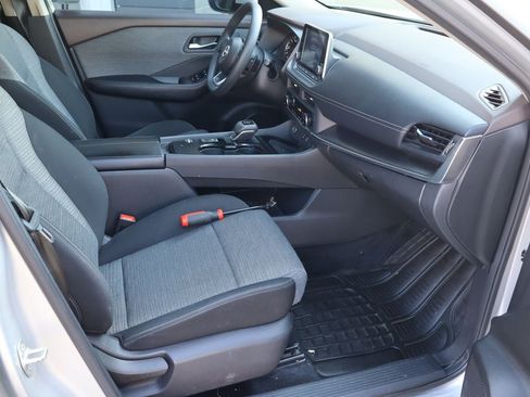 Used 2023 Nissan Rogue SV FWD image 16