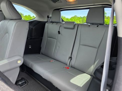 Used 2023 Toyota Highlander Platinum FWD image 34