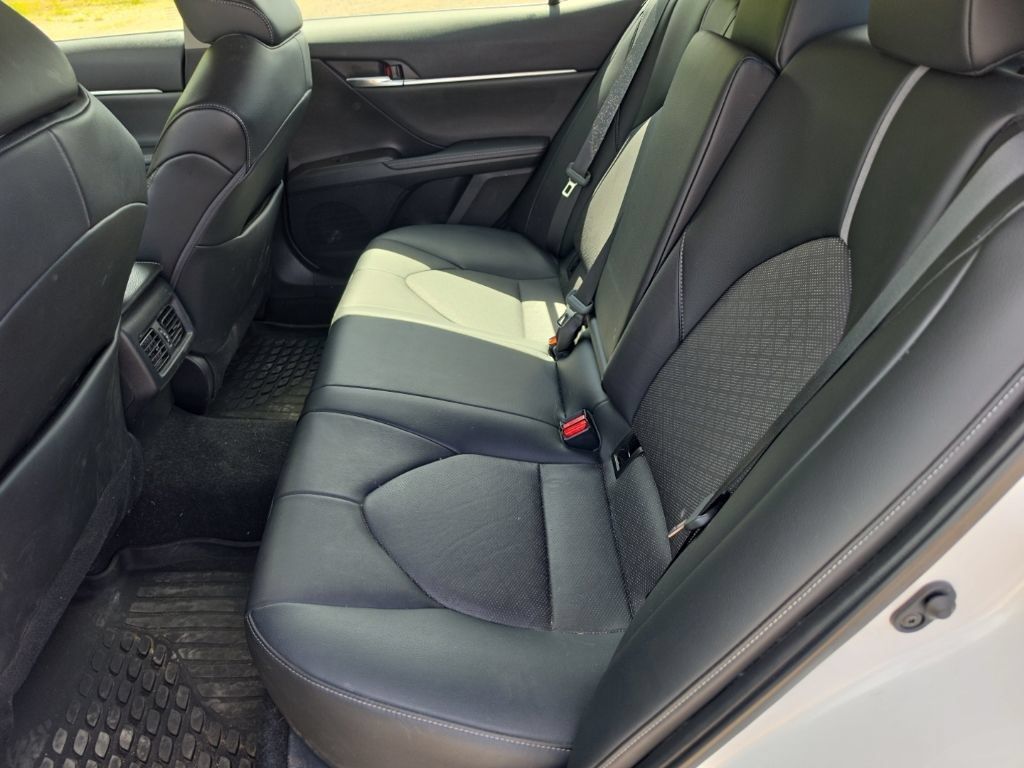 Used 2022 Toyota Camry XSE FWD image 9